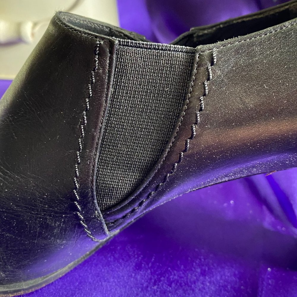 Stuart Weitzman Calf Pumps With Elastic Part - image 4